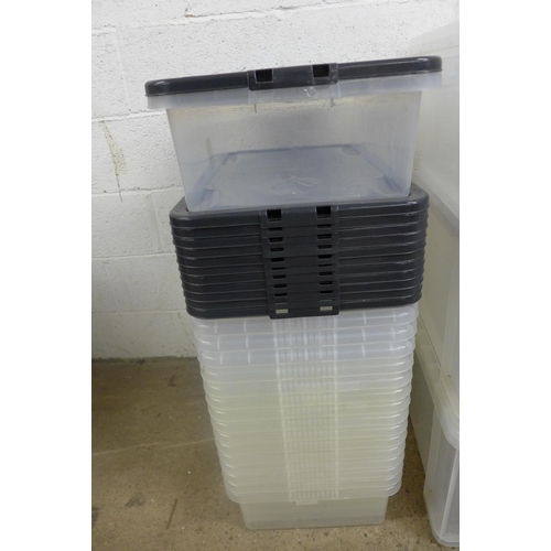 5208 - 8 plastic storage boxes