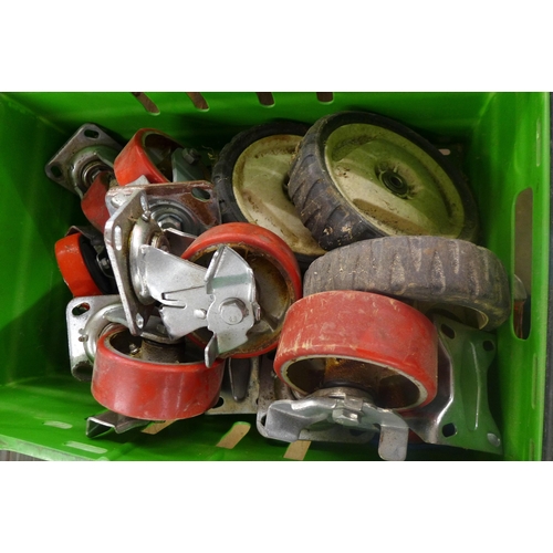 5292 - A box of heavy duty castors