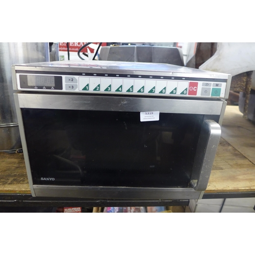 5319 - A Sanyo industrial microwave