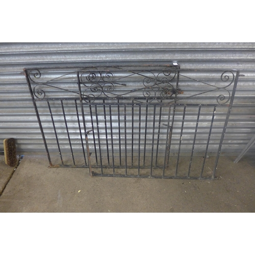 5321 - A set of metal driveway gates