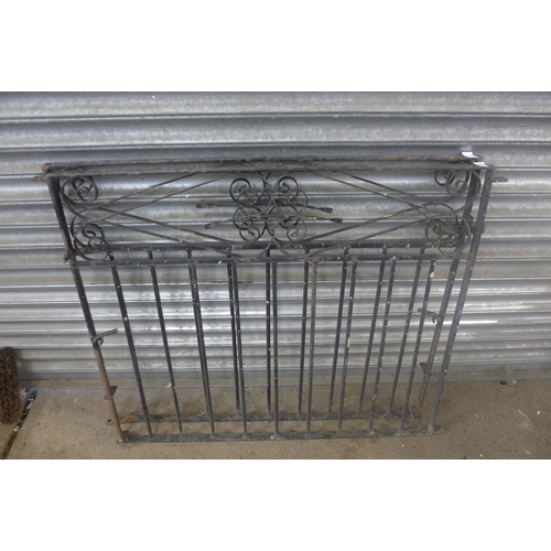 5321 - A set of metal driveway gates