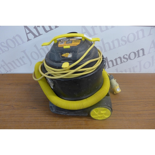 5322 - A 110V, V-Tuf M-Class mini extractor vacuum