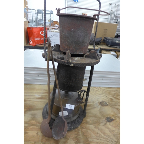 5337 - A paraffin lead furnace with smelting bucket and ladles