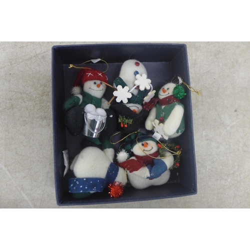 5346 - A box of assorted Christmas items including lights, biscuit tins, ornaments, etc.