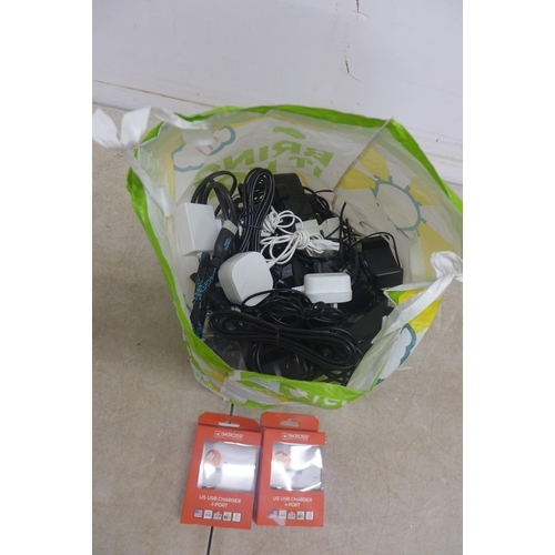 5352 - A bag of phone chargers, cables and connectors, mixed used and unused