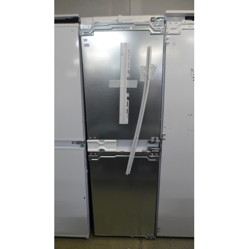 4021 - Siemens 50/50 integrated Fridge Freezer - Frost Free ,original RRP £840 + Vat *This lot is subject t... 