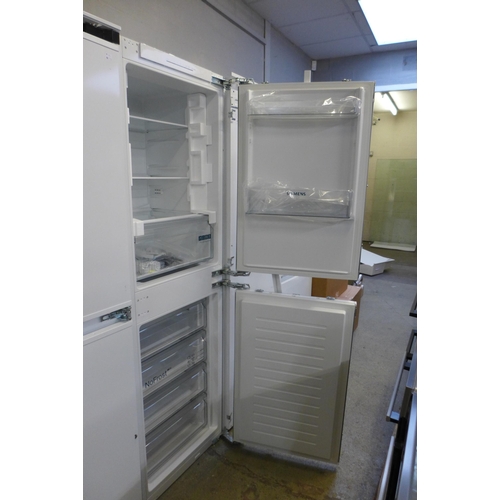 4021 - Siemens 50/50 integrated Fridge Freezer - Frost Free ,original RRP £840 + Vat *This lot is subject t... 