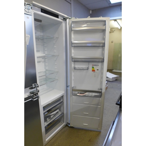 4022 - AEG Built in Tower Fridge (Scratches to door) ,original RRP £915.83 + Vat *This lot is subject to Va... 