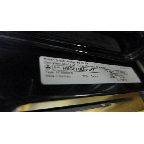 4064 - Bosch series 8 Multifunction Oven  *This lot is subject to Vat