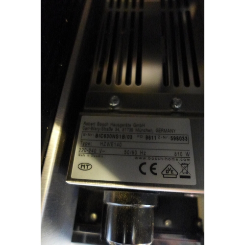 4199 - Bosch Series 8 Warming Drawer ,original RRP £407.5 + Vat  *This lot is subject to Vat