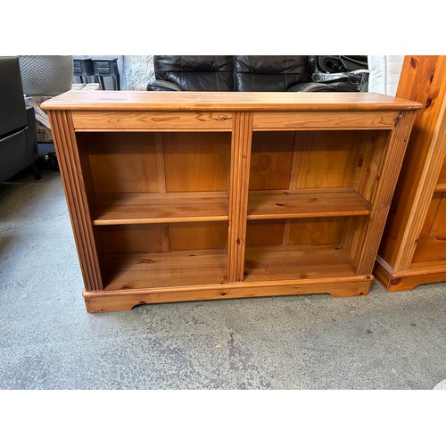 3200A - A pine open bookcase