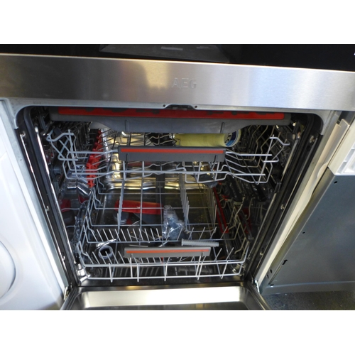 4128 - AEG Integrated Dishwasher *This lot is subject to Vat