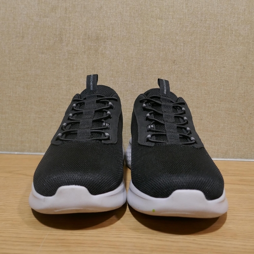 6132 - A pair of Men's Skechers Swift Fit Black trainers, Size UK8 (345-700) *This lot is subject to Vat