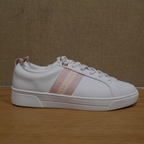 6134 - A pair of Women's Riley-100 White trainers with box, Size UK4 (345-702) *This lot is subject to Vat