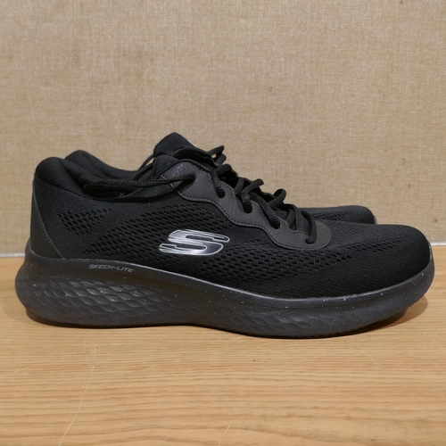 6138 - Skechers Air-cooled memory foam black trainers size UK 12 (340) *This lot is subject to Vat