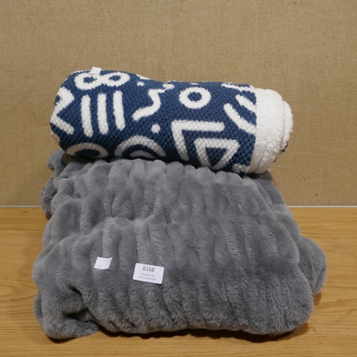 6168 - Lovables Comfy Blanket & Plush and a Textured Fur Throw (345-677,681) *This lot is subject to Vat