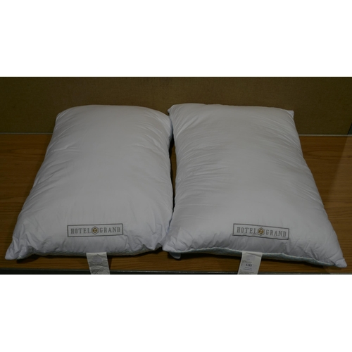 6183 - Hotel Grand Summer/Winter Pillows (345-119) *This lot is subject to Vat