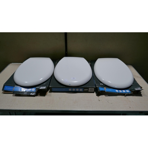 6050 - Four Roper Rhodes Secure Fix Toilet Seats (One is damaged) (345-138-140) *This lot is subject to Vat