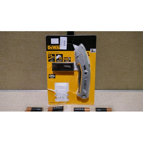 6069 - Two packs Duracell AA Optimum Batteries and Dewalt Knife Pack   (345-352,353,390) *This lot is subje... 