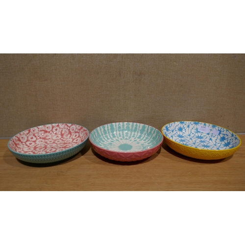 6195 - Stoneware Serve Bowls and Two Kambukka Hot/Cold Travel Mugs (345-663,680) *This lot is subject to Va... 