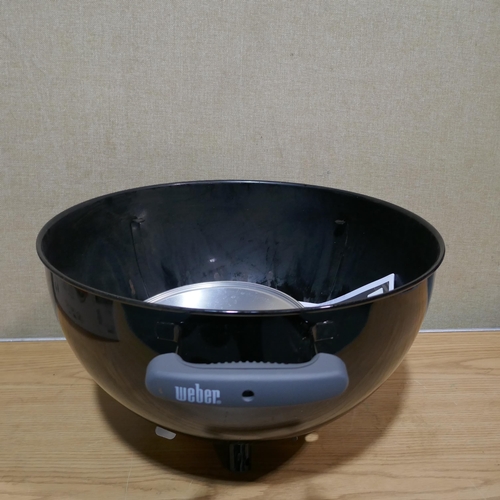 6218 - Weber 47Cm Charcoal Kettle BBQ (345-114) *This lot is subject to Vat