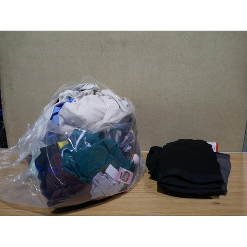 6228 - A large quantity of clothing, brands to include: Andrew Marc, Puma, Mondetta, Jack Wills, etc. (345-... 