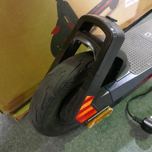 6285 - Red Bull Rs1000 Red Bull E-Scooter with charging lead, Original RRP £499.99 + Vat  (345-81) *This lo... 