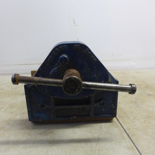 5056 - A Record No.52½E joiners bench vice