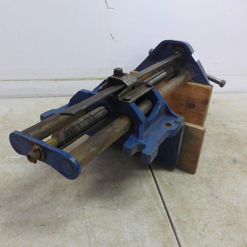 5056 - A Record No.52½E joiners bench vice