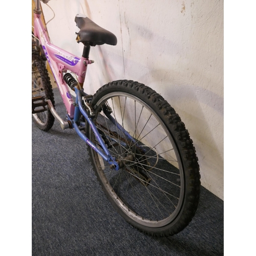 8001 - A Concept Breeze full suspension ladies mountain bike