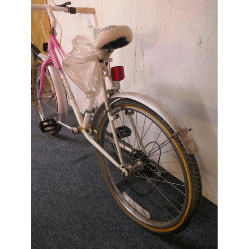 8003 - A H.W Cycles Dominator ladies bike fitted with mud guards