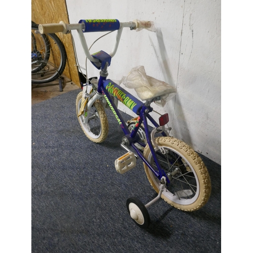 8027 - A Universal Cycles Panther small childs BMX bike with stabilisers and a Townsend Skipper small child... 