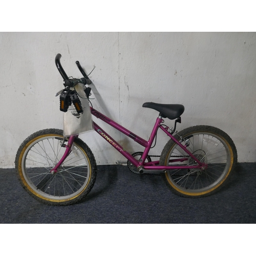 8032 - An Emmelle Scorcher 5 childrens bike and Integra Concept Phantom mountain tracks childrens mountain ... 