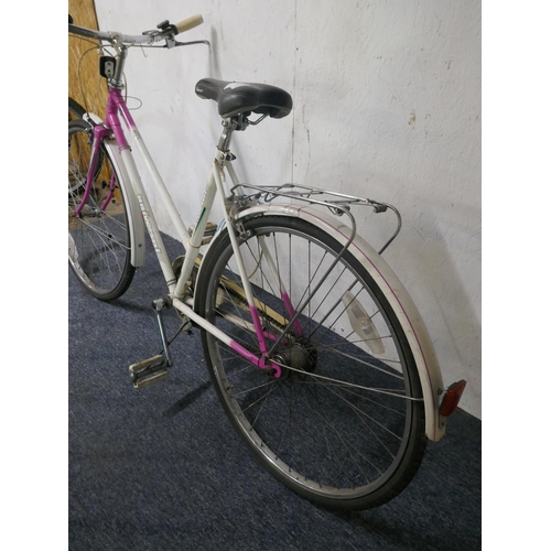 8037 - A Universal Cycles Riviera Sport ladies bike with mud guards