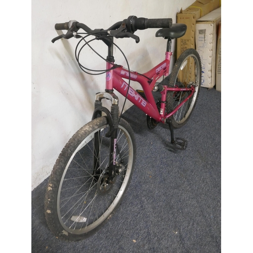 8057 - A Maxima Breeze Disc 26 full suspension mountain bike with disc brakes