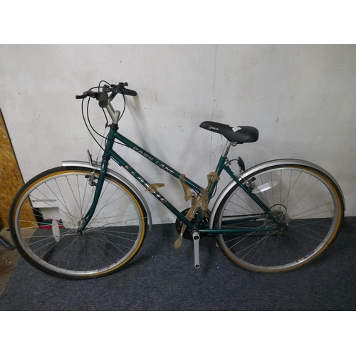 8060 - An Emmelle Parklane classic 18-speed Shimano equipped ladies all terrain bike