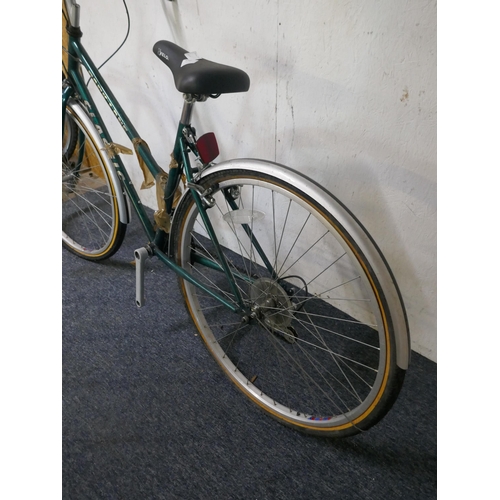 8060 - An Emmelle Parklane classic 18-speed Shimano equipped ladies all terrain bike