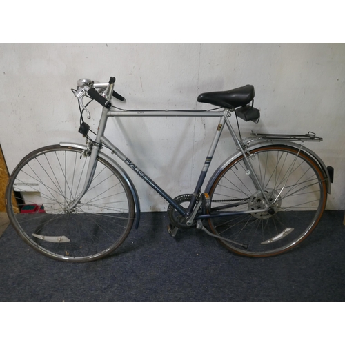 8063 - A Raleigh Nova high tensile steel tube framed road bike with mud guards and pannier rack