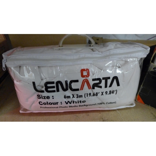 5108 - A quantity of photographic equipment including large Lencarta backdrop stand and Lencarta 6m x 3m wh... 