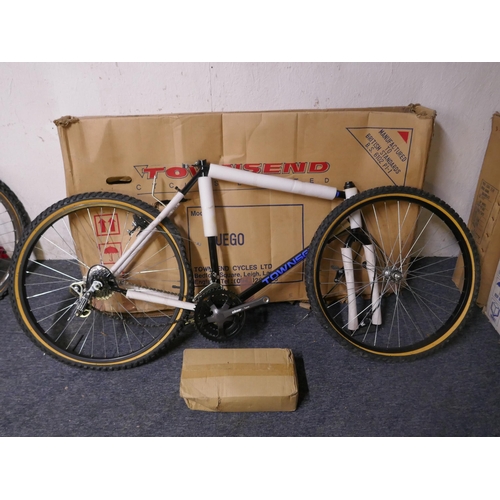 8067 - A boxed Townsend Fuego all terrain bike