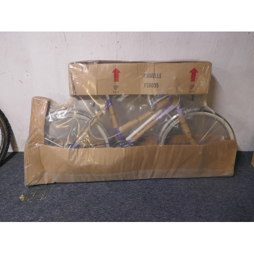 8088 - A packaged and unused Emmelle Free Spirit FSB035 girls bike