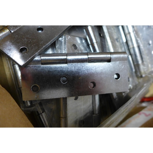 5260 - Approximately 40 x 100mm zinc hinges