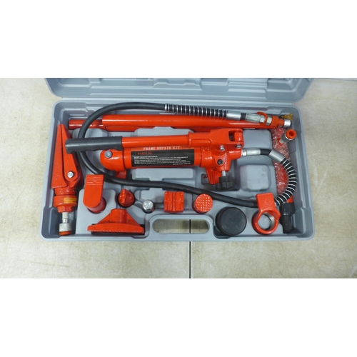 5010 - A Red Star 4 ton hydraulic body repair kit in case