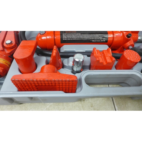 5010 - A Red Star 4 ton hydraulic body repair kit in case