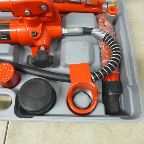 5010 - A Red Star 4 ton hydraulic body repair kit in case