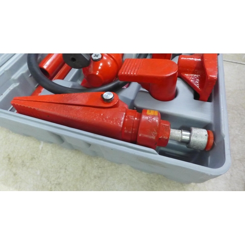 5010 - A Red Star 4 ton hydraulic body repair kit in case