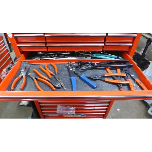 5038 - A Mac Tools 20 drawer 2 piece tool chest with a large amount of hand tools including Mac Tools, Snap... 