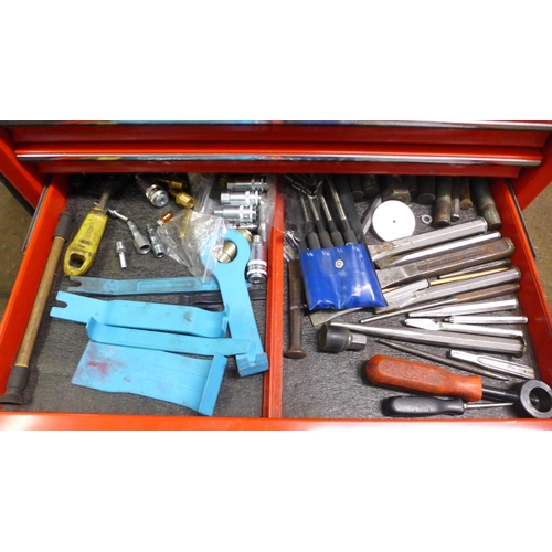 5038 - A Mac Tools 20 drawer 2 piece tool chest with a large amount of hand tools including Mac Tools, Snap... 