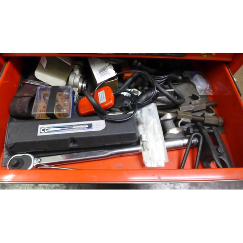 5038 - A Mac Tools 20 drawer 2 piece tool chest with a large amount of hand tools including Mac Tools, Snap... 