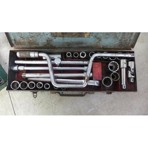 5046 - 2 cased socket sets